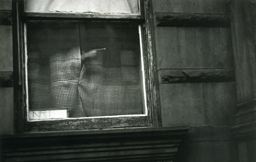 Helen Levitt, Untitled, New York (hand in window)