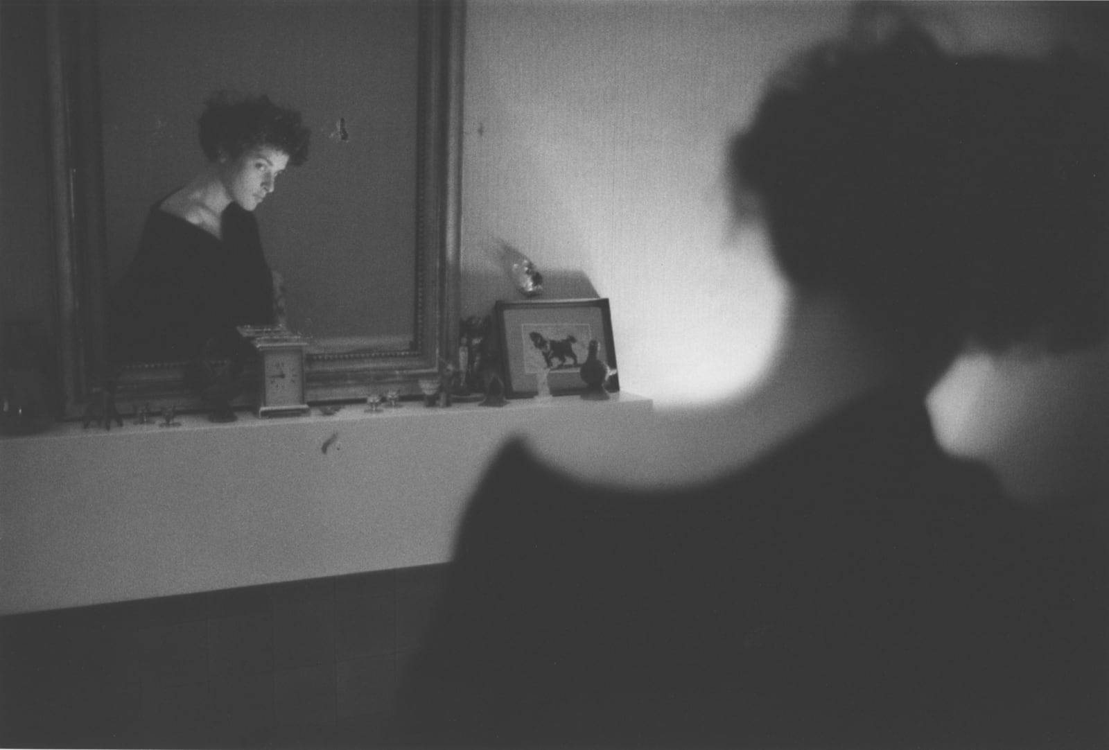 Tomio Seike, TSZ 90-37 Untitled - London, Zoe looking at herself in the mirror, 1983