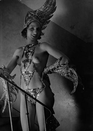 Brassai, L'Oiseau de Feu, Folies Bergere - Mannequin nu, 1932
