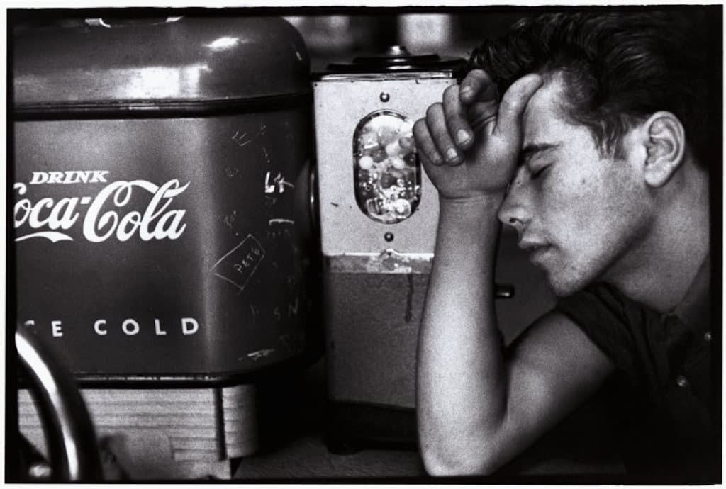 Bruce Davidson, Brooklyn Gang (youth with Coke machine), 1959