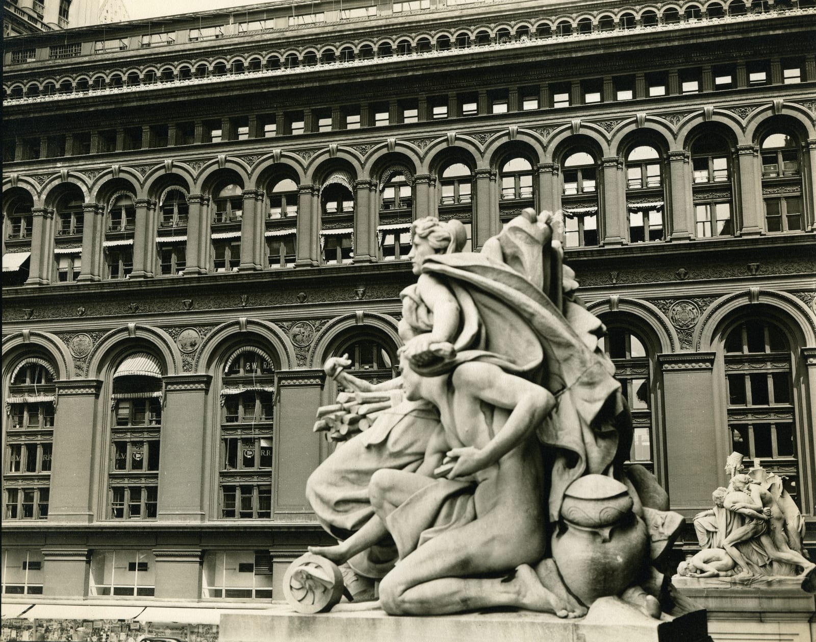 Berenice Abbott, Customs House Statues and New York Produce Exchange (Wall Street), New York City, 1936