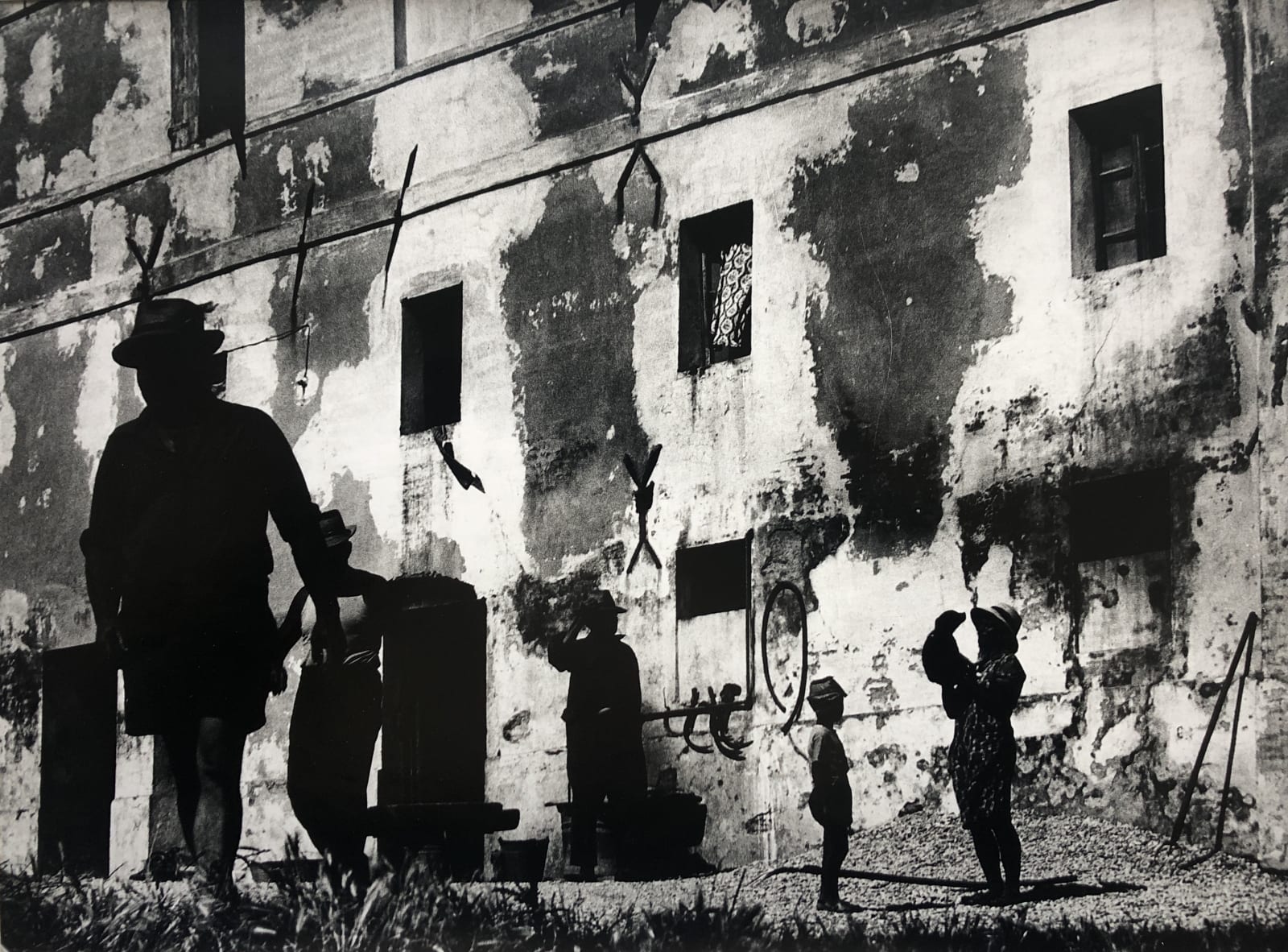 Mario Giacomelli, La Buona Terra 208 (C-B wall), 1964-65
