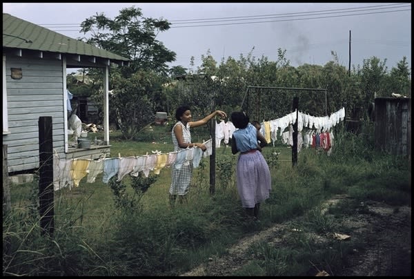 Gordon Parks, Untitled, Mobile, Alabama (37.062) (Clothesline), 1956
