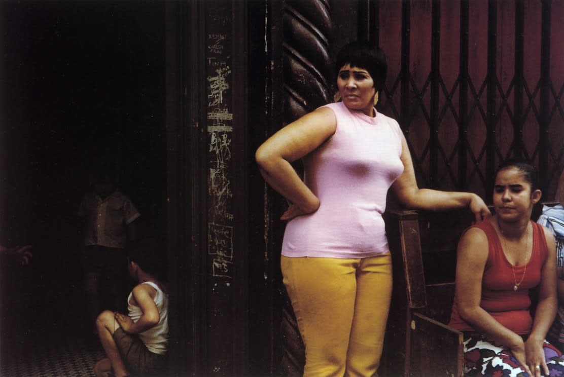 Helen Levitt, Untitled, New York (Puerto Rican woman in pink), 1971