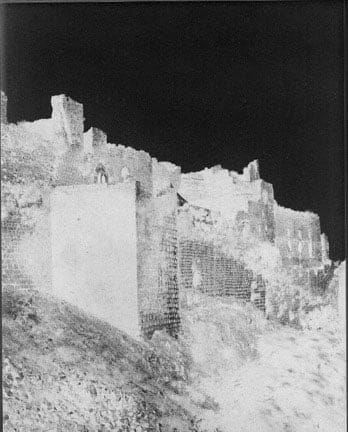 Louis de Clercq, Album II- no. 12 Kalaat-el-Markab (Maragat), Vue partiele des murs (ouest), 1859-60