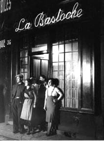 Brassaï, Group devant 'La Bastoche', 1931-32