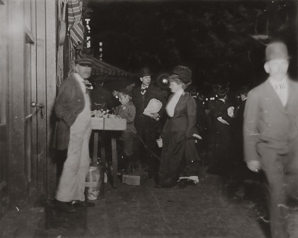 Lewis Wickes Hine, Small Vendor Selling Late at Night in Boston Market, Boston, Massachusetts, October, 1909