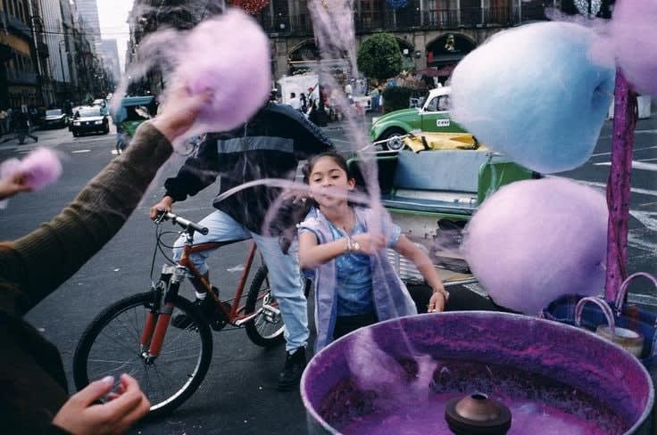 Alex Webb, Mexico City (Girl with cotton candy), 2003