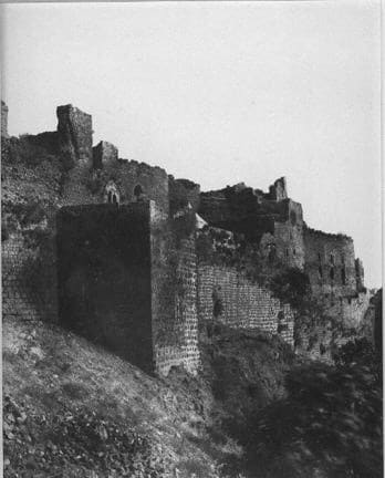 Louis de Clercq, Album II- no. 12 Kalaat-el-Markab (Maragat), Vue partiele des murs (ouest), 1859-60