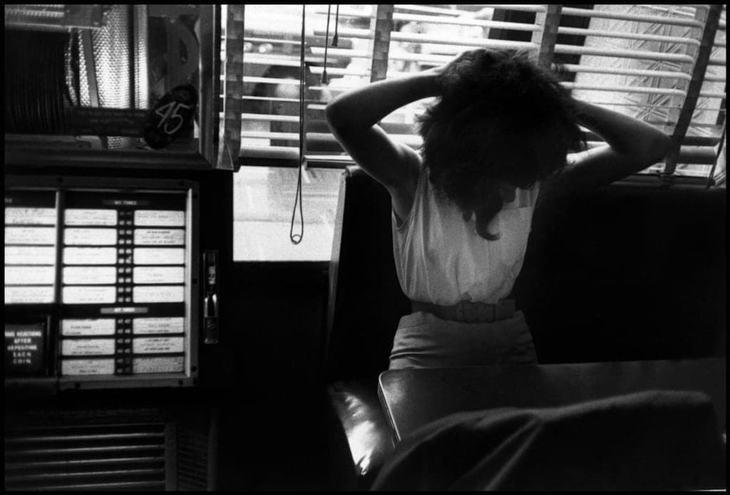 Bruce Davidson, Brooklyn Gang (girl fixing her hair in booth), 1959