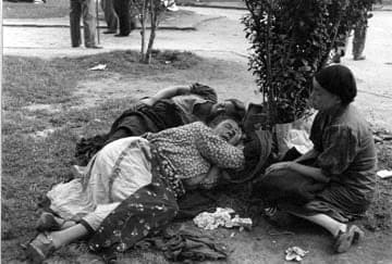 Helen Levitt, Untitled, Mexico (two women sleeping, one sitting), 1941