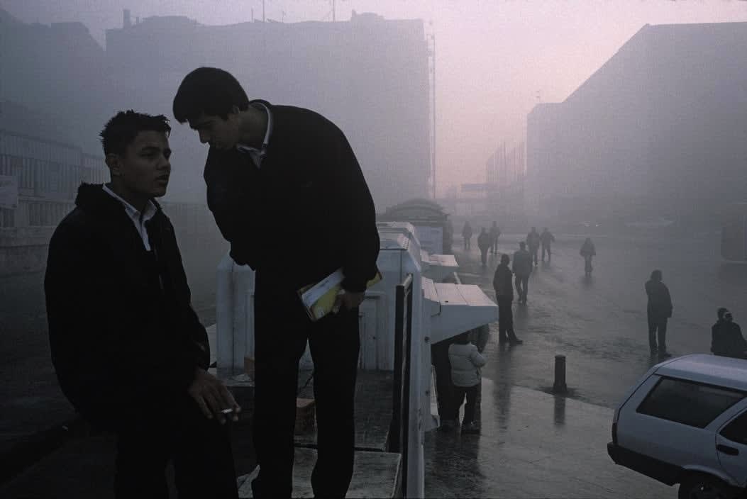Alex Webb, Istanbul (fog/2 men/Taksim), 2003