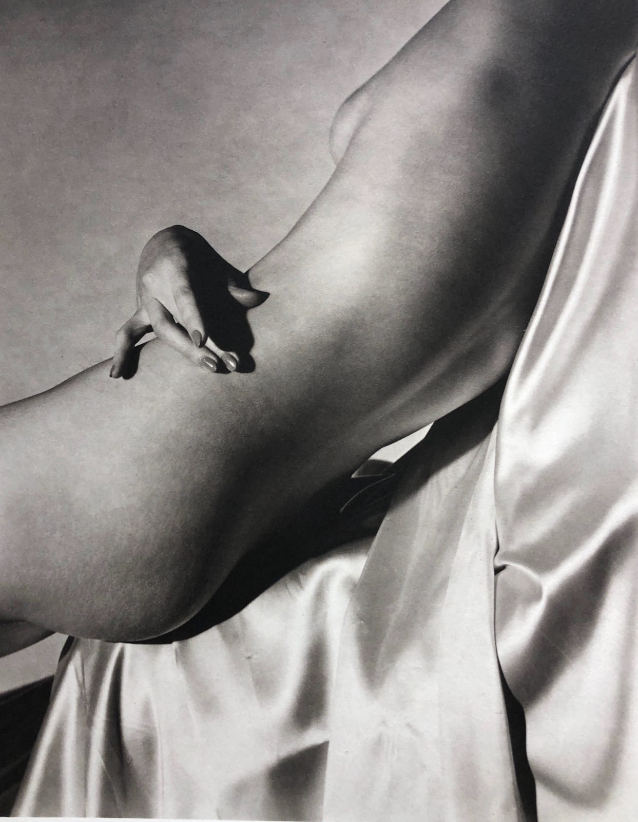 Horst P. Horst, Lisa on Silk Hand on Torso (nude), 1940