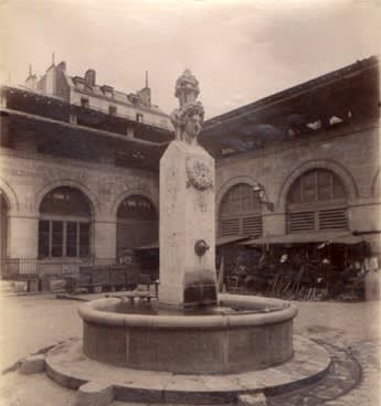 Eugene Atget, Fontaine, marche des Carmes, rue des Carmes: V Quartier de la Sorbonne (3917), c.1898