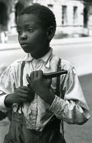 Helen Levitt, Untitled, New York (angel with Gun), 1942