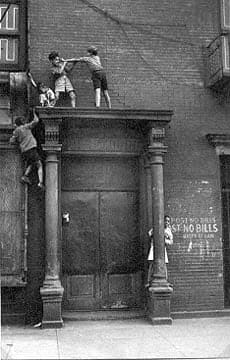 Helen Levitt, Kids over Doorway, New York City, 1939