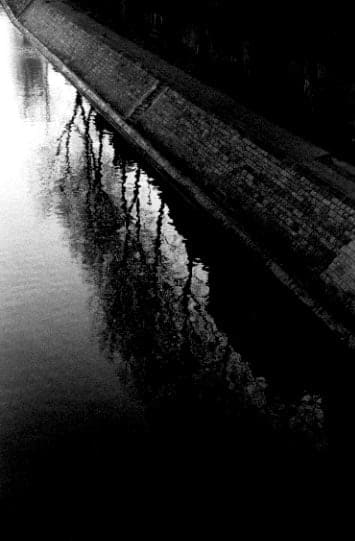 Tomio Seike, Quai d'Anjou - reflection of wall in Seine, 1991