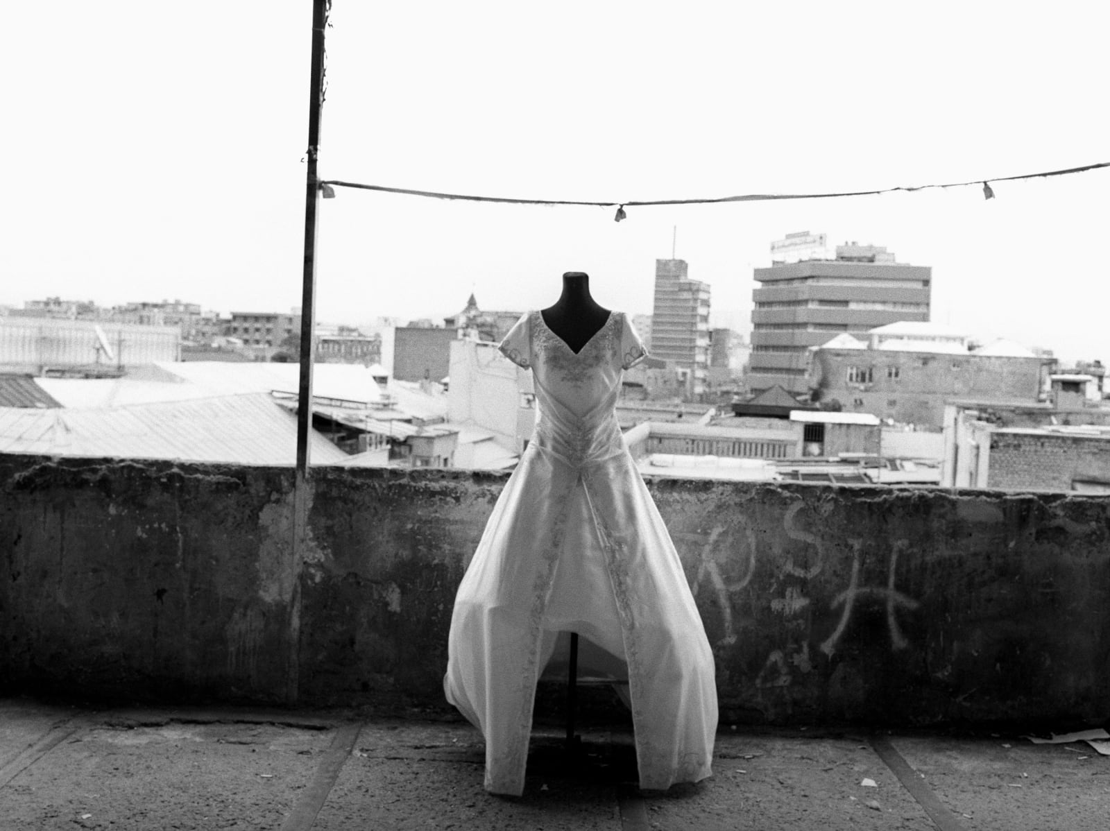 Tahmineh Monzavi, The Brides of Mojhbar al-Dowleh (mannequin outside), 2012