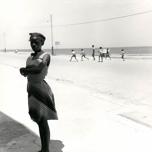 Danny Lyon, A Girl at The Ocean, Cap-Haïtien, Haiti, 1983