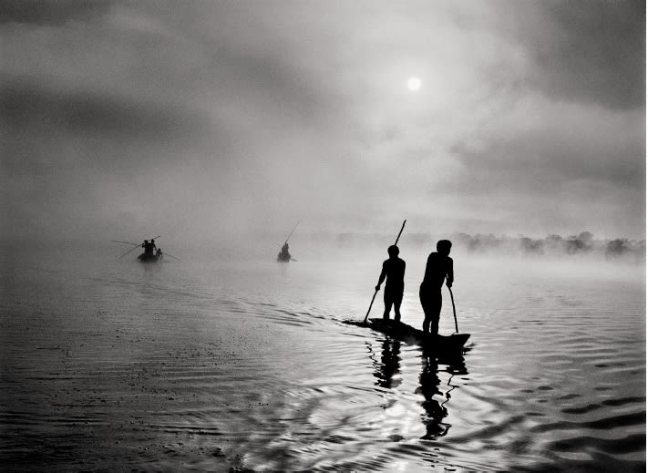 Sebastião Salgado, Waurá fishers, Xingu Indigenous Territory, 2005