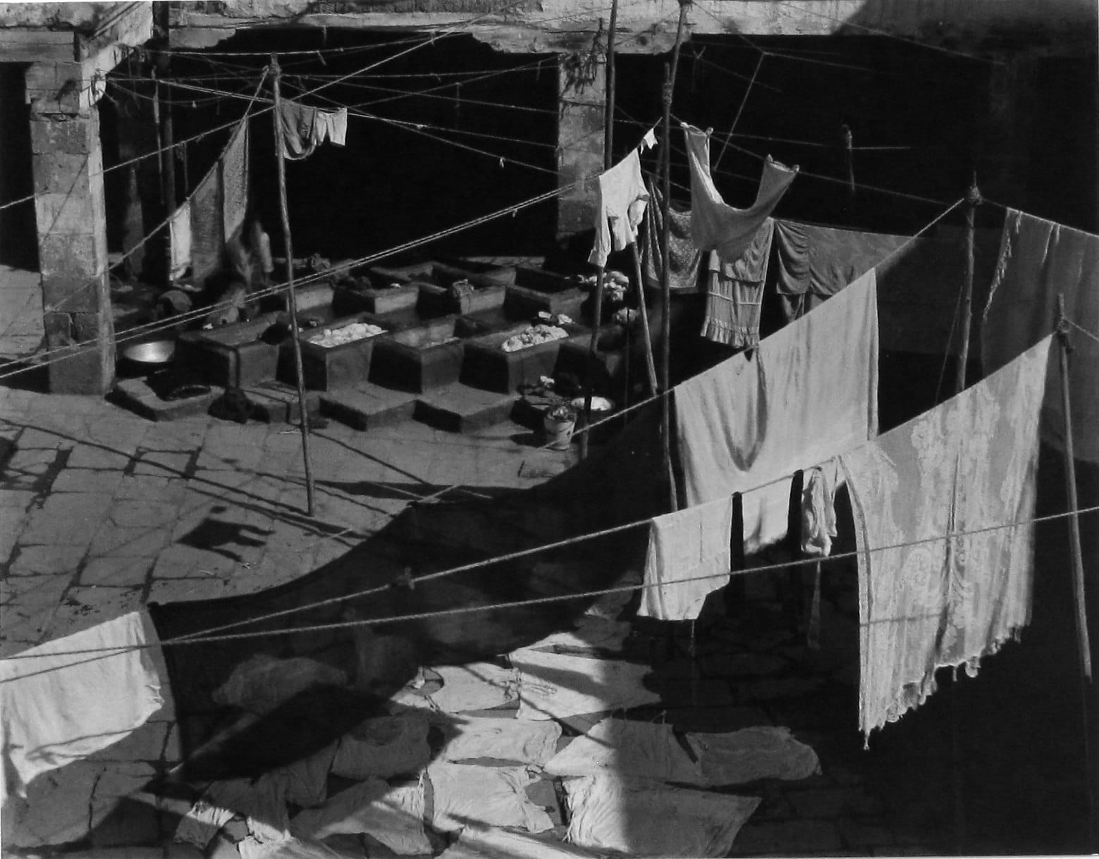 Edward Weston, Casa De Vecindad, 1926