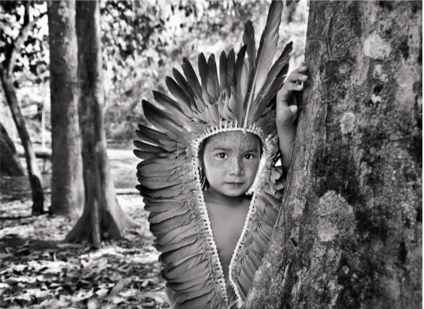 Sebastião Salgado, Manda Yawanawa, daughter of Jeré (Yawakashahu) Yawanawá, from the village of Escondido. Rio Gregório Indigenous Territory, state of...