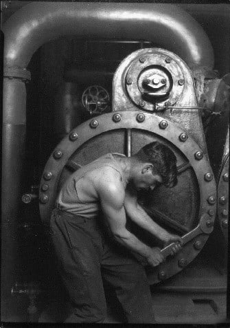 Lewis Wickes Hine, The Powerhouse Mechanic (Steamfitter), c.1921