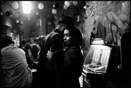 Bruce Davidson, Blues Bar in Chicago, 1962