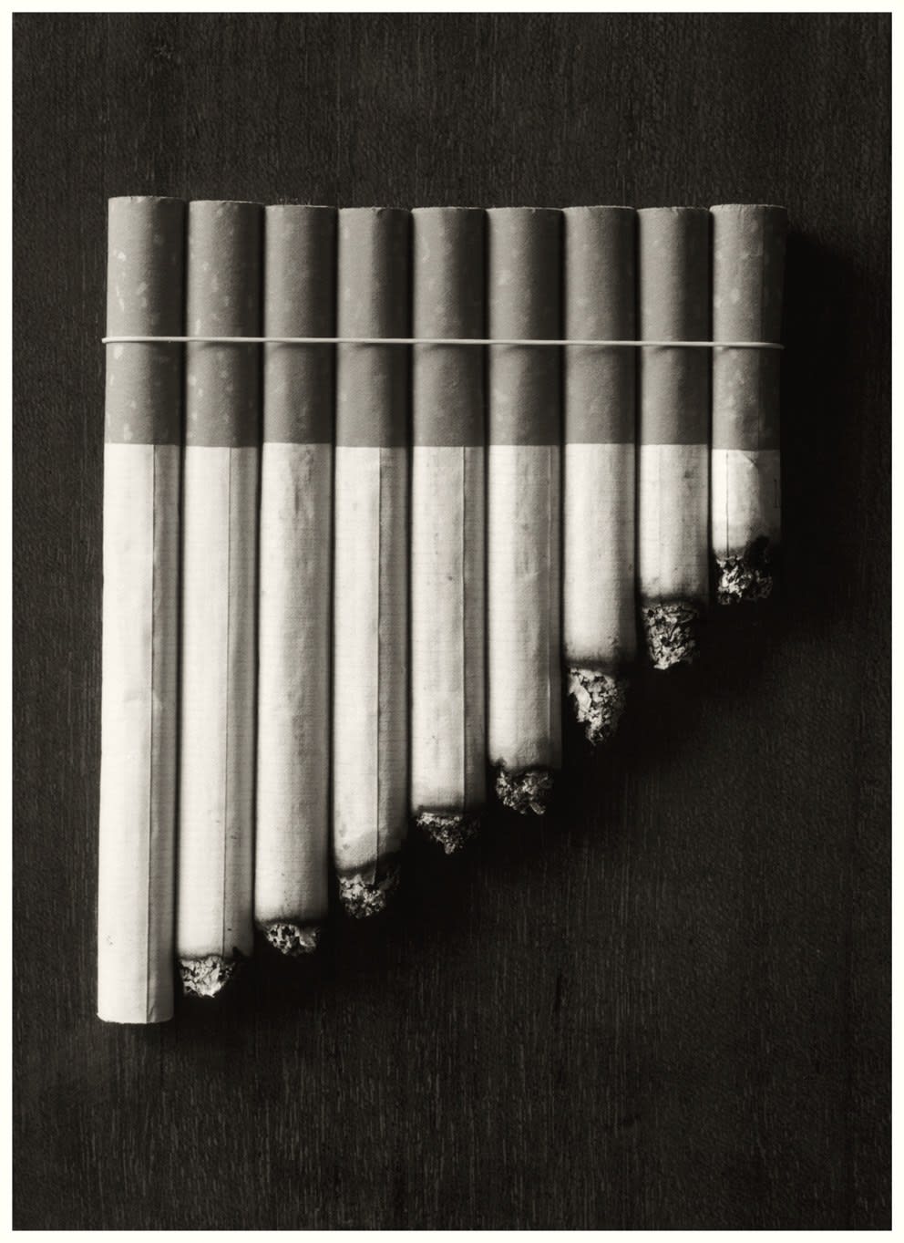 Chema Madoz, Cigarrillos Harmónica, 1996