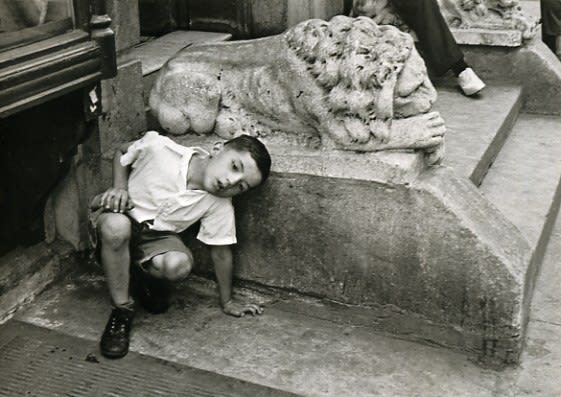 Helen Levitt, Untitled, New York (boy wih lion), c. 1940