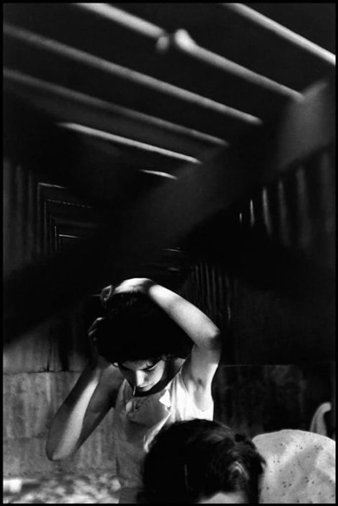 Bruce Davidson, Brooklyn Gang (girl fixing her hair under boardwalk), 1959