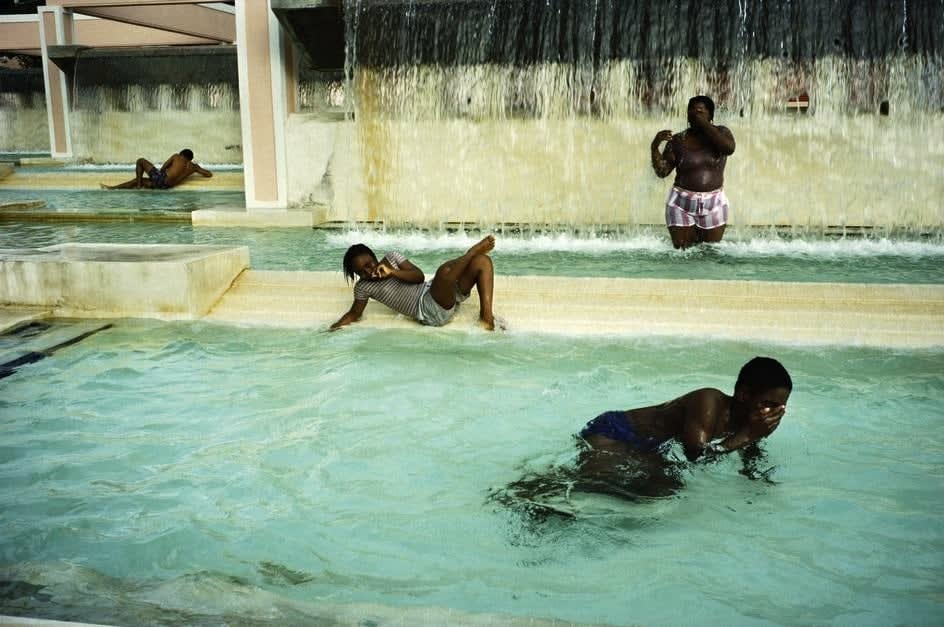 Alex Webb, Miami (black children in fountain), 1988