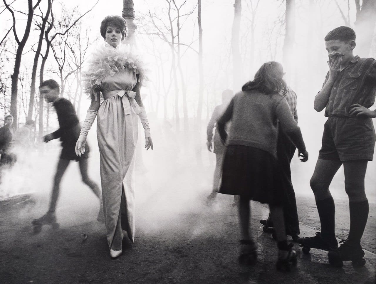William Klein, Simone + Smoke + Tuileries, Paris, 1960