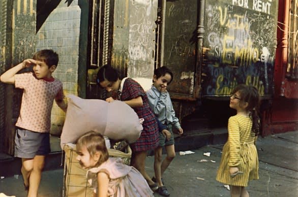 Helen Levitt, Untitled, New York (laundry bags and kids), 1972