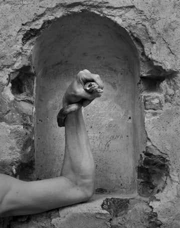 Arno Rafael Minkkinen, The Repenting Serpent, Sant' Anna in Camprena, Italy, 2008