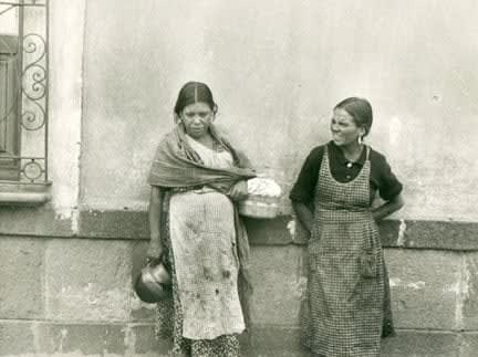 Helen Levitt, Untitled, Mexico (two women leaning), 1941