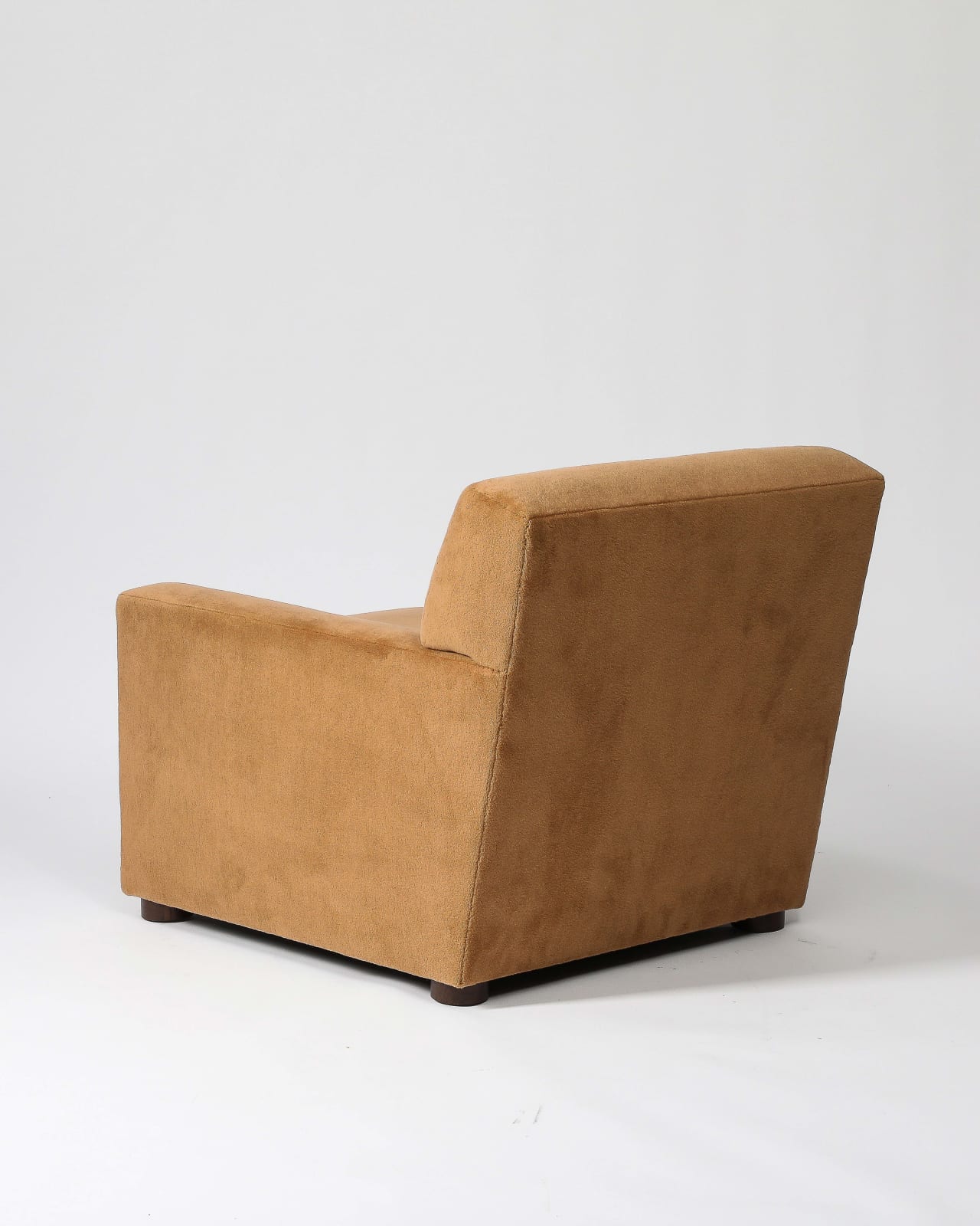 Robert Stilin LLC, Seccia Chair