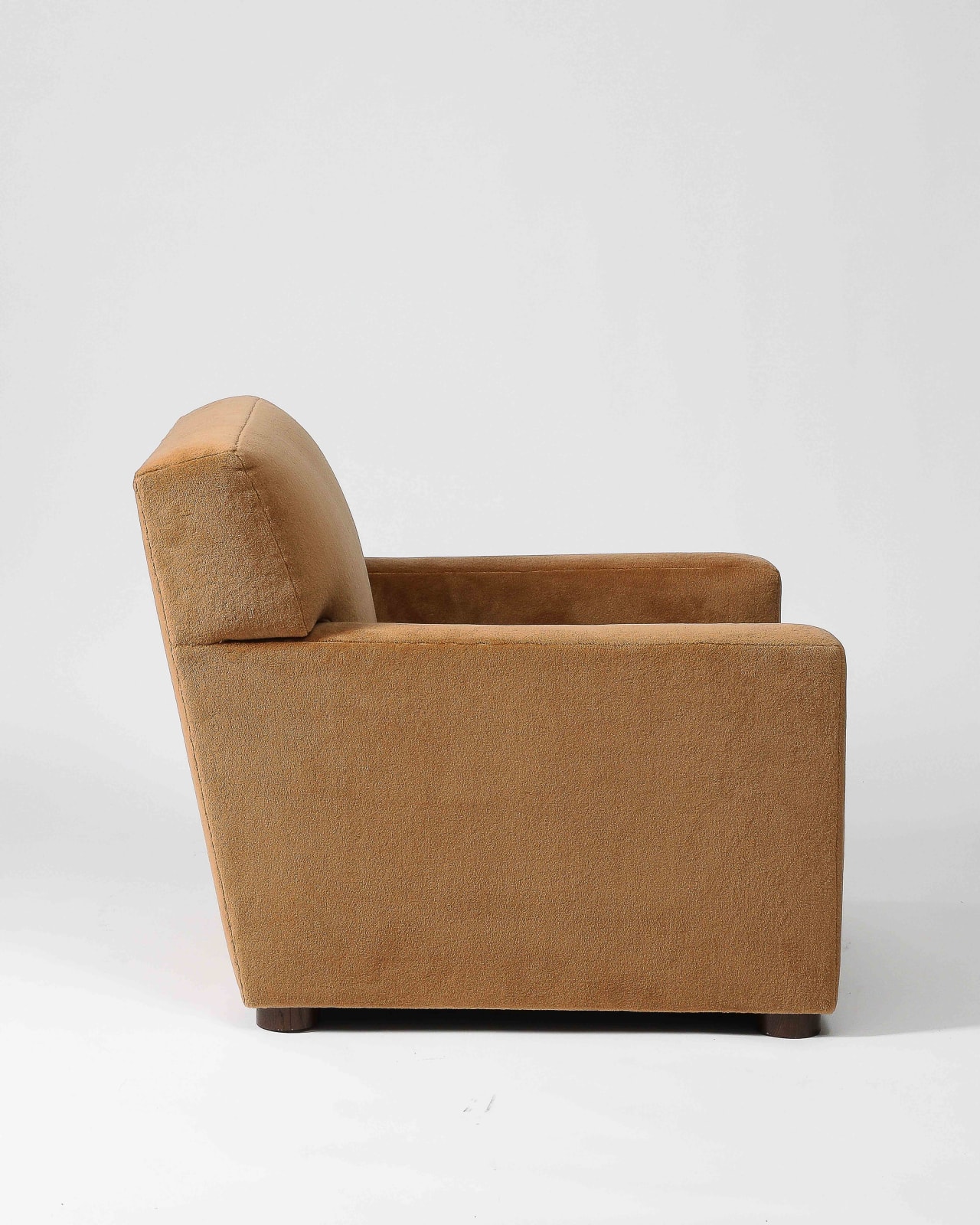 Robert Stilin LLC, Seccia Chair