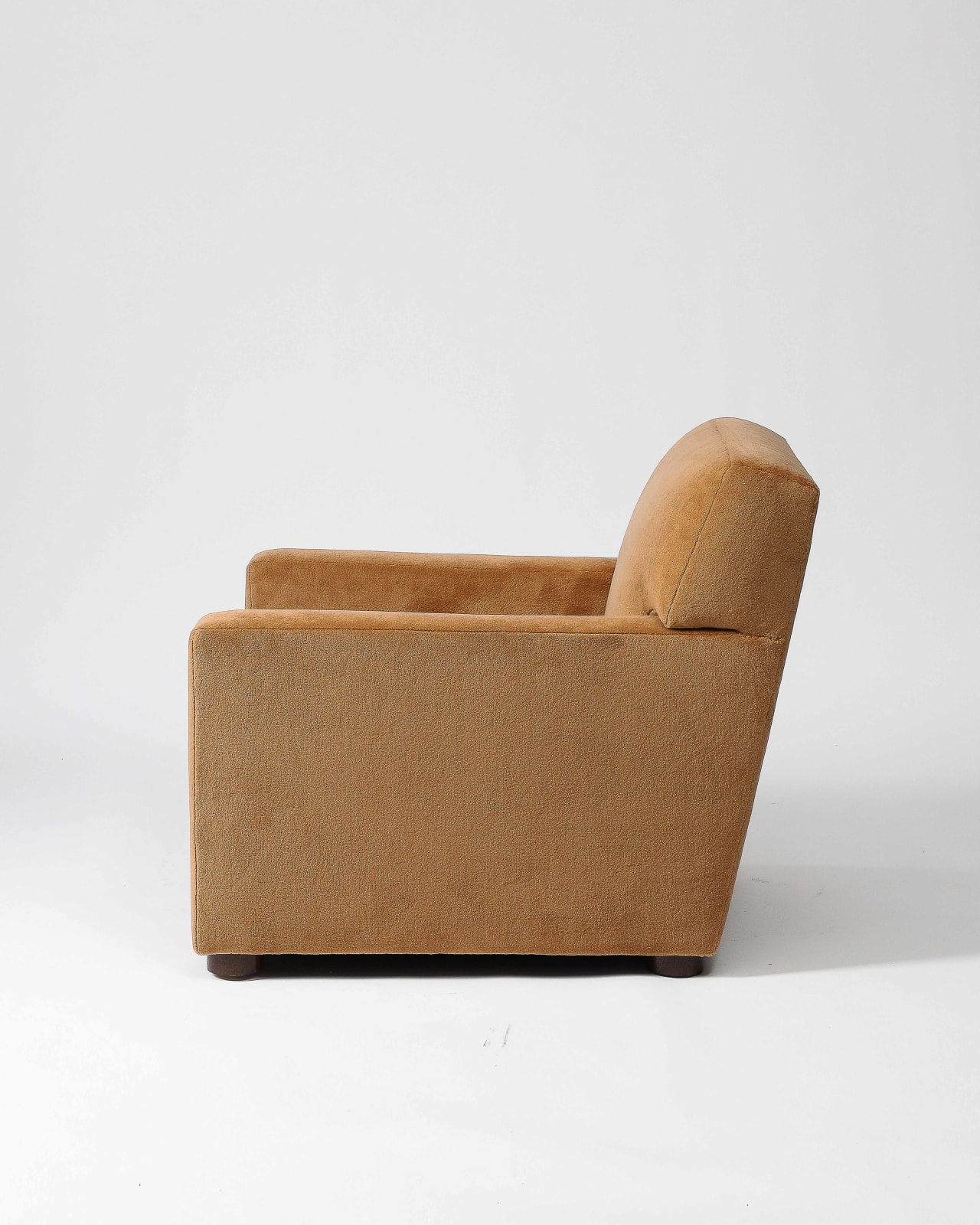 Robert Stilin LLC, Seccia Chair