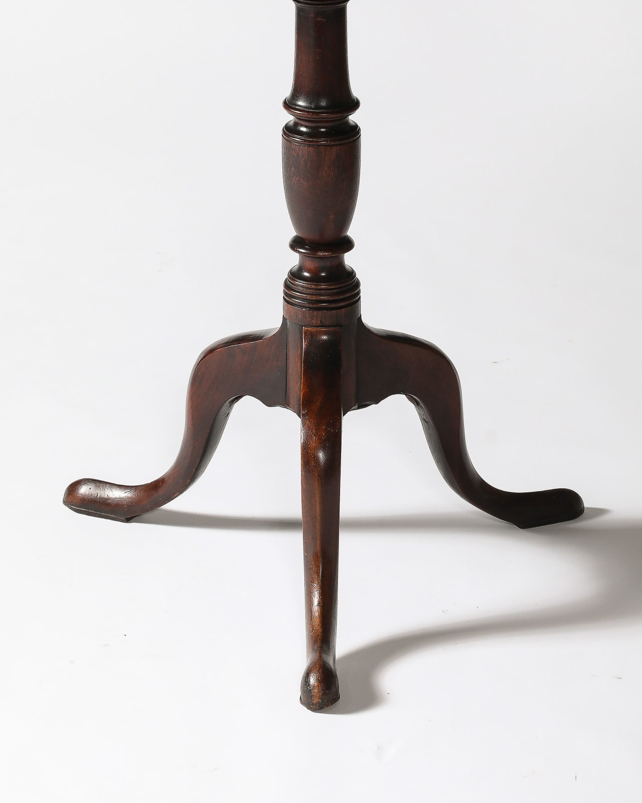 Tilt-Top Round Table