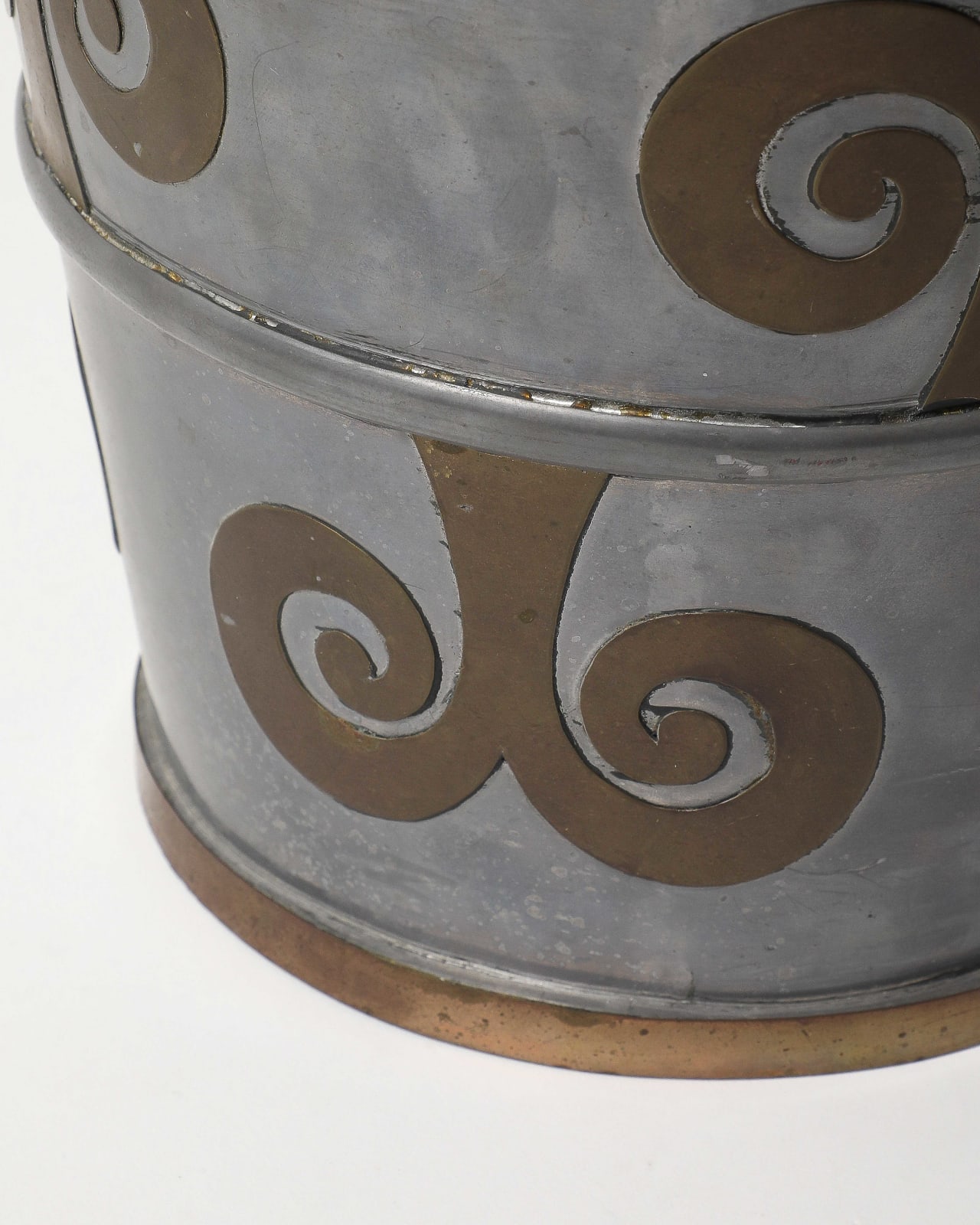 Cache Pot with Ares Motif