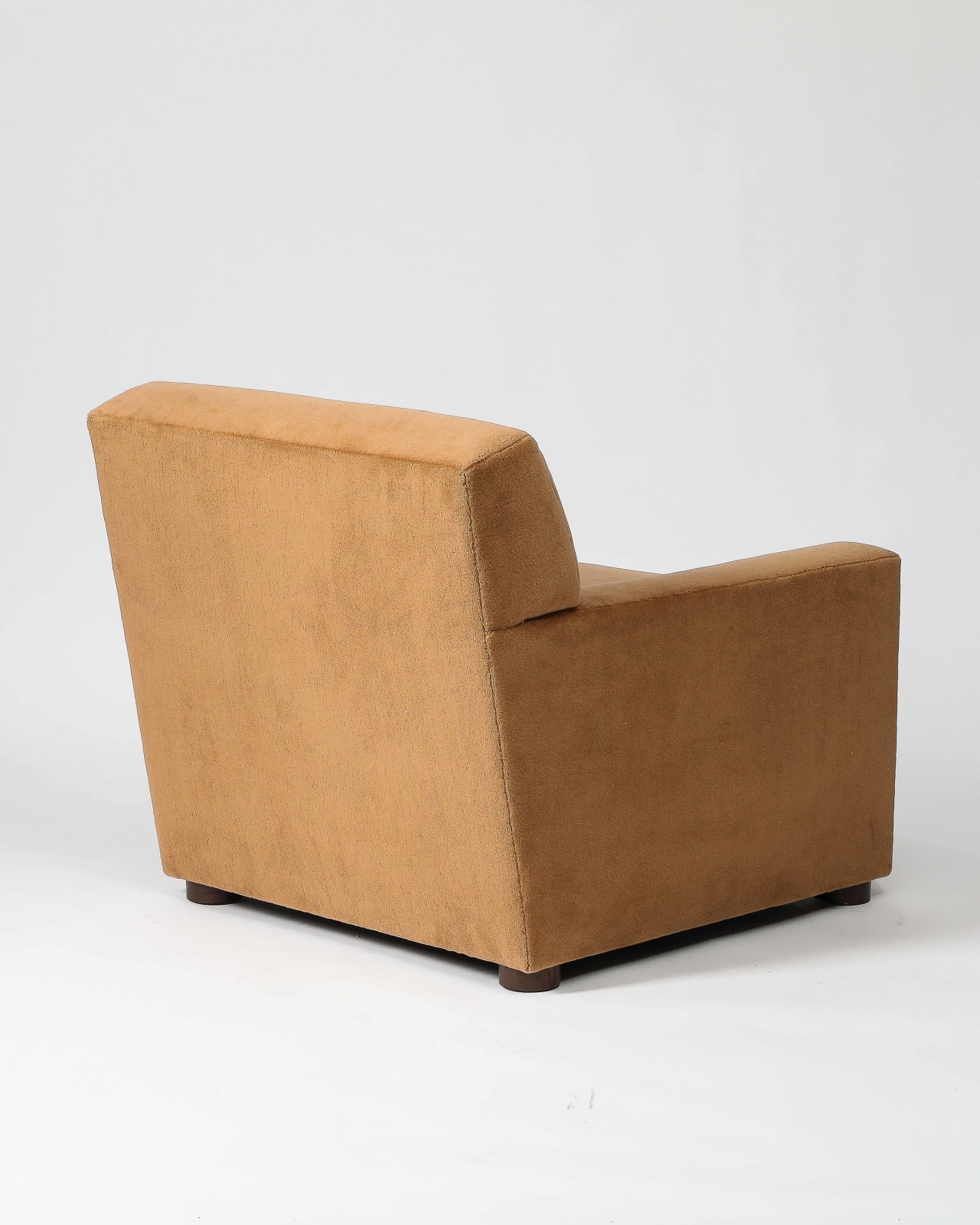 Robert Stilin LLC, Seccia Chair