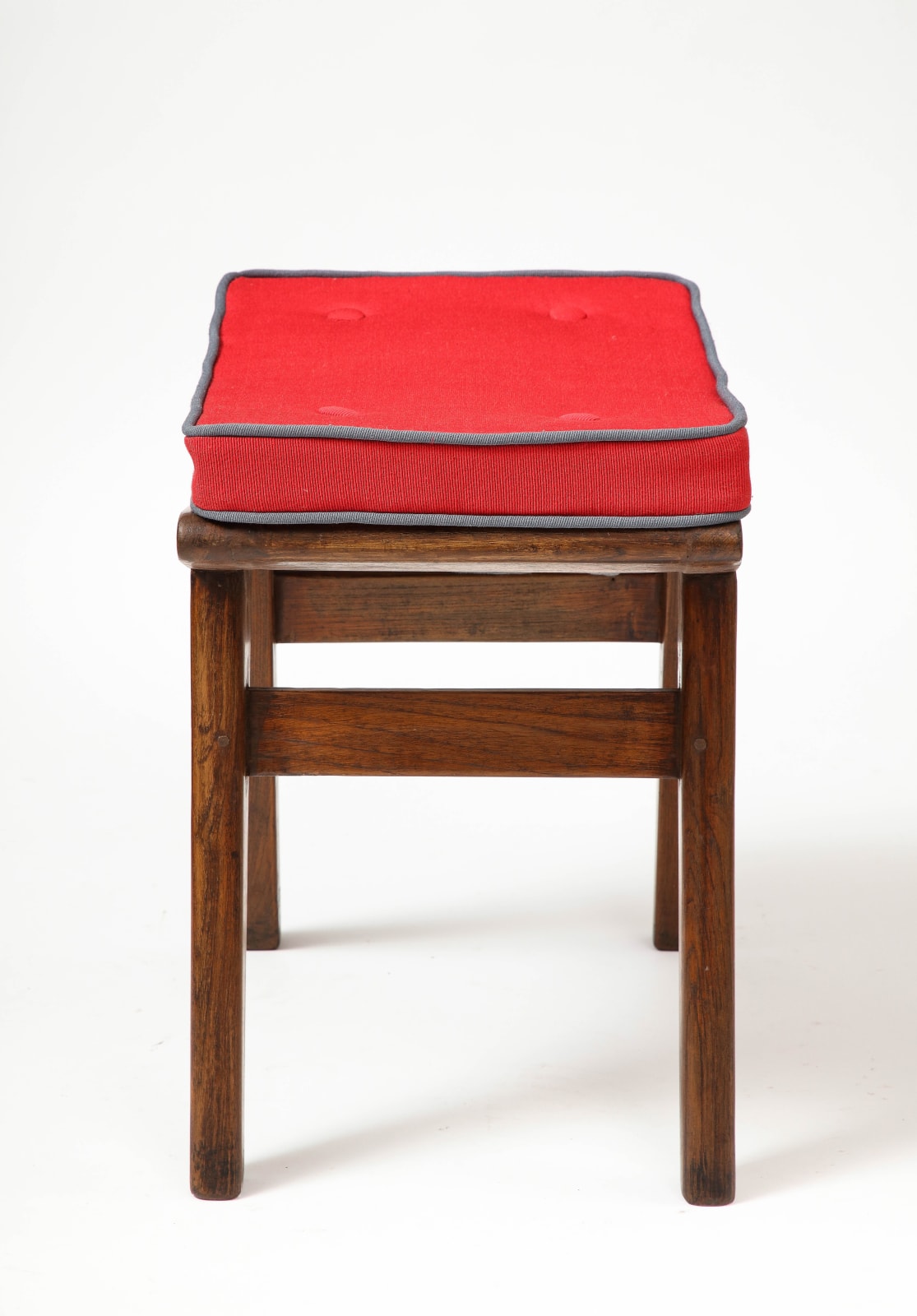 Pierre Jeanneret, Stool