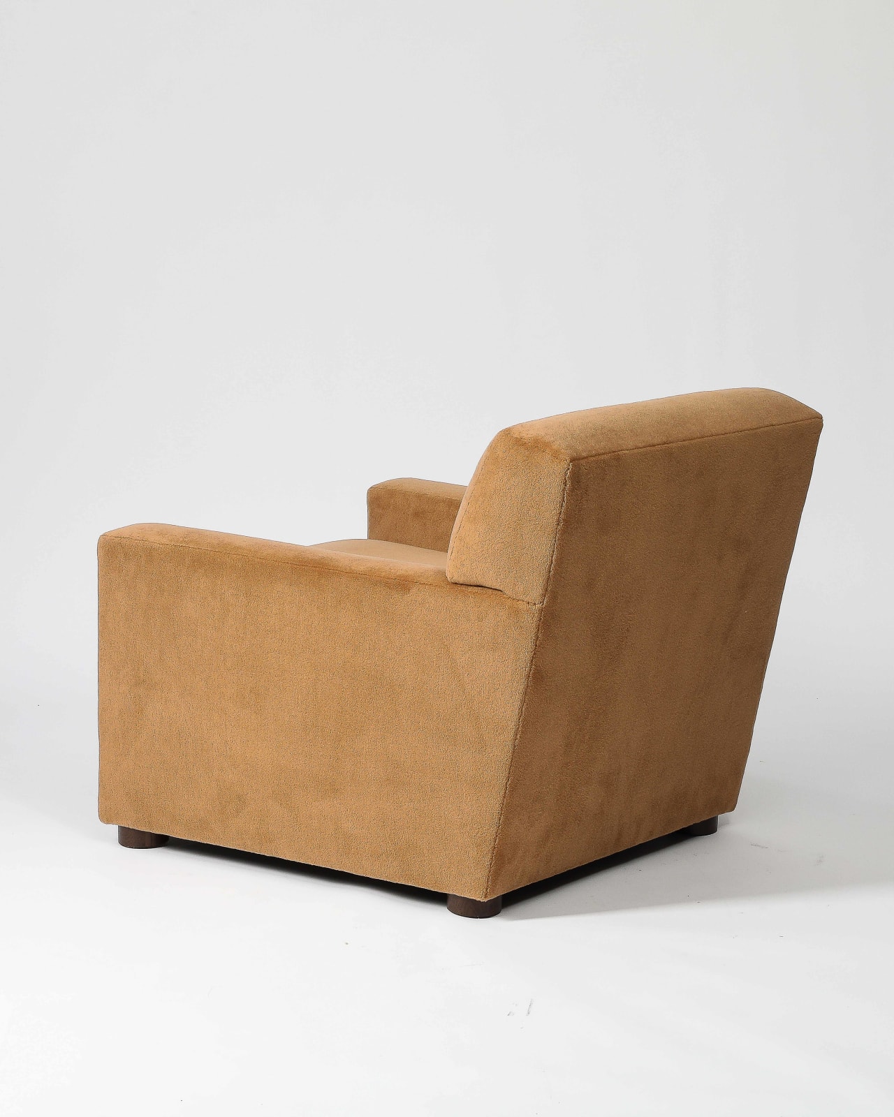 Robert Stilin LLC, Seccia Chair