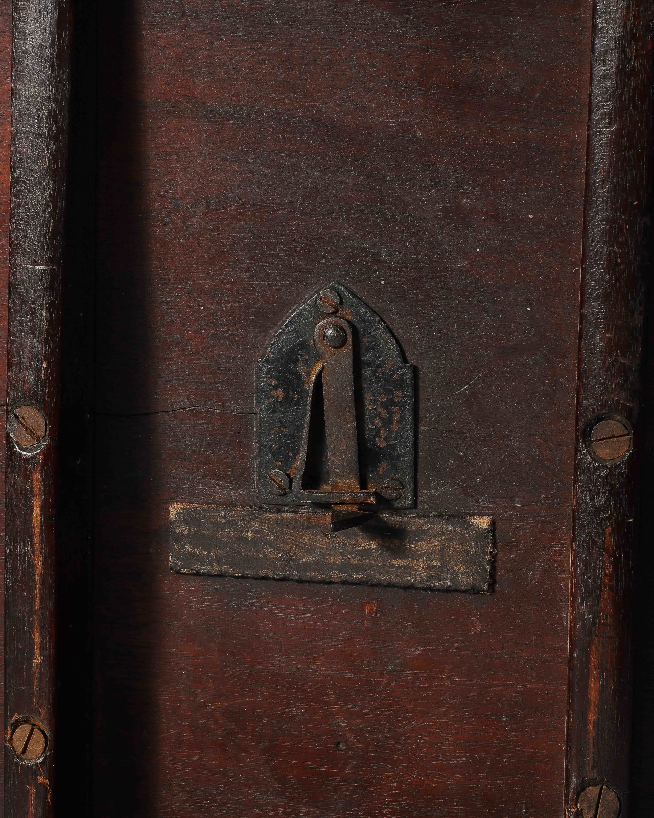 Tilt-Top Round Table