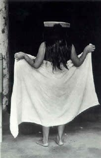 Graciela Iturbide, La niña del peine [Young Woman With Comb], Juchitán, Oaxaca, 1979