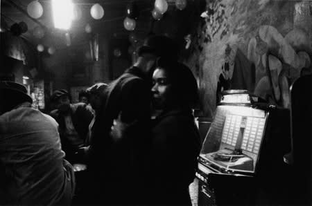 Bruce Davidson, Untitled [couple dancing by jukebox, balloons], Chicago, A Time of Change, 1962