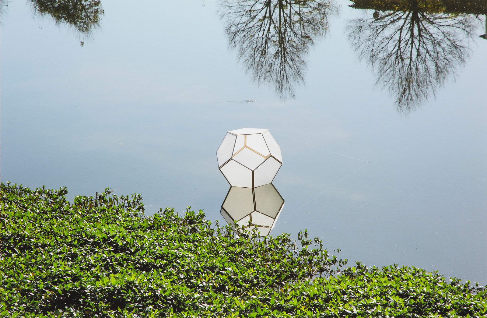 Hannah Imlach, Water Kite on the Arno (1), 2011