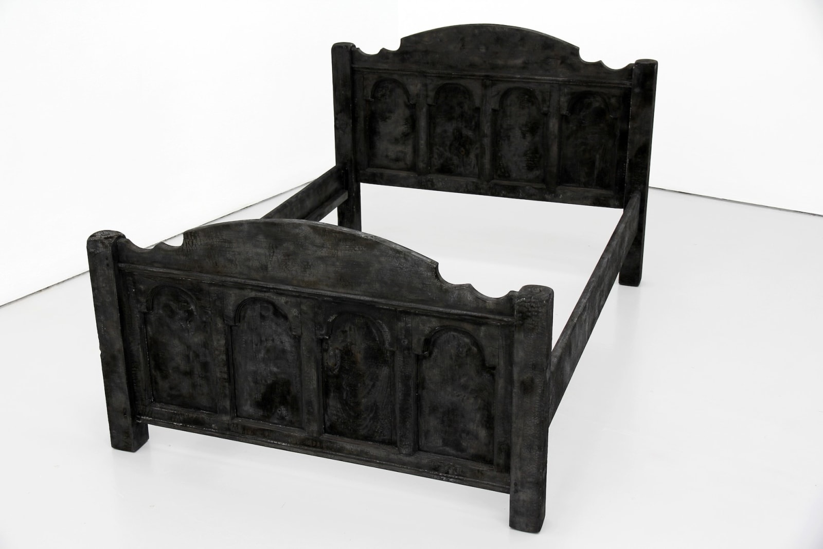 Blythe Plenderleith, Roses or Nails, 2021