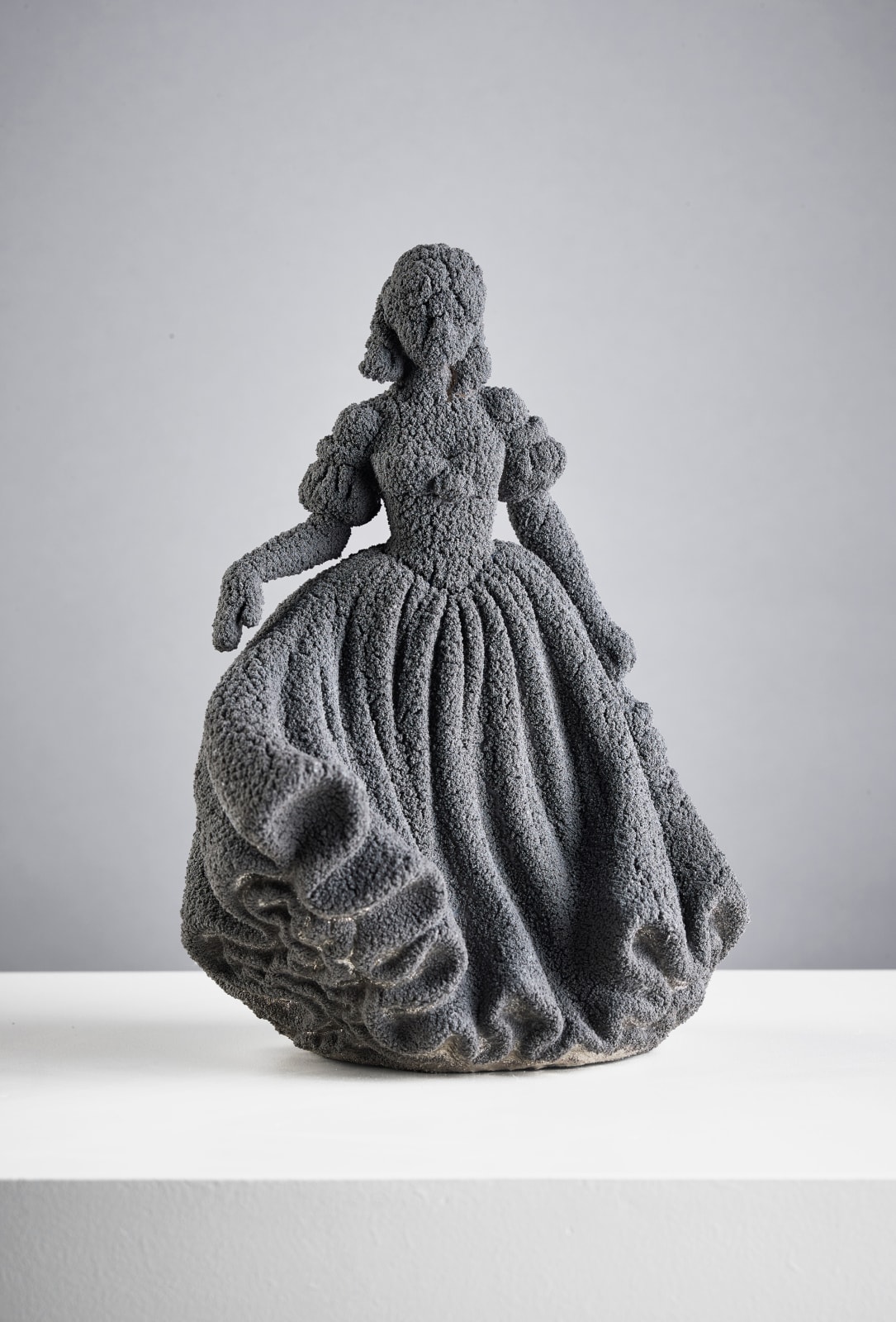 Jessica Harrison RSA, ROYAL DOULTON FIGURINE CLASSICS FIGURE OF THE YEAR 2001 'MELISSA' HN 3977, 2025